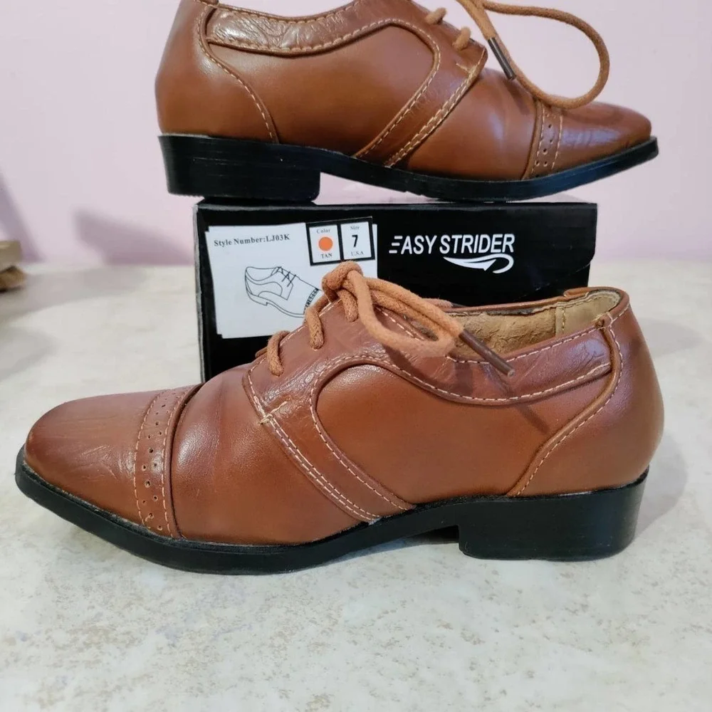 Boys easy striders tan dress shoes size 7